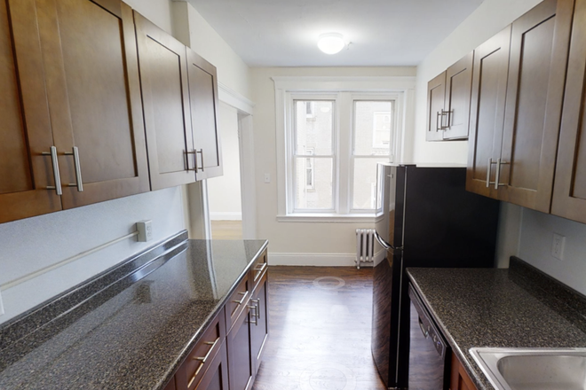 Eat-in kitchen - Catch a fly ball from your bedroom window! Apartments