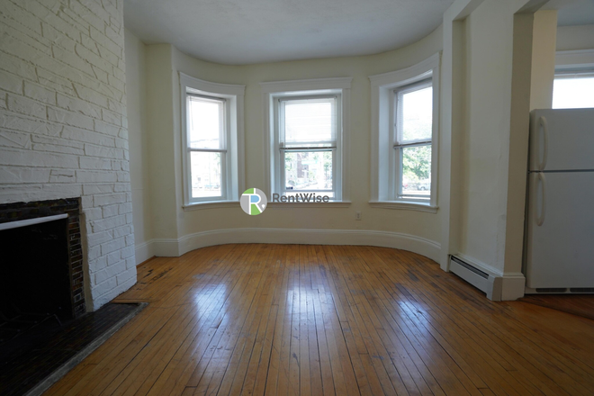 1 - AUG 2026-Amazing PET FRIENDLY 2 bed on Comm. H/HW inc, NO FEE! Apartments