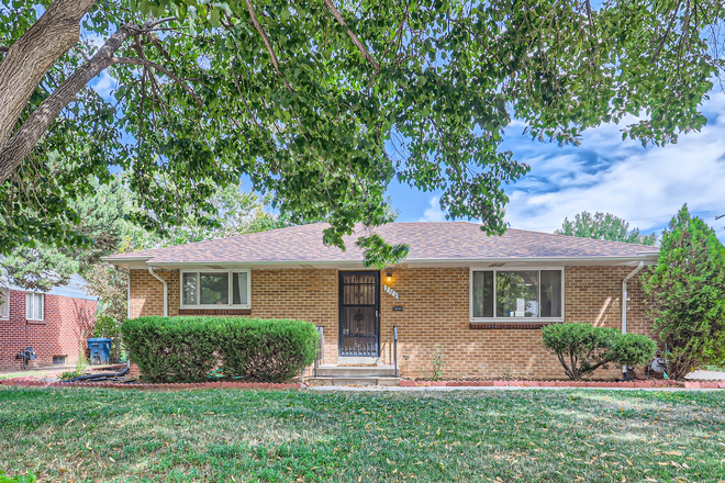 Exterior - Biker’s Paradise: 3BR/2BA Home + 2 Private Offices – Walking Distance to Anschutz Campus