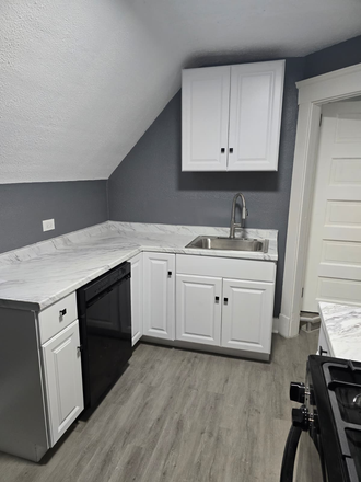 kitchen - 1512 E 118-1 bedroom-Amazing location Triplex