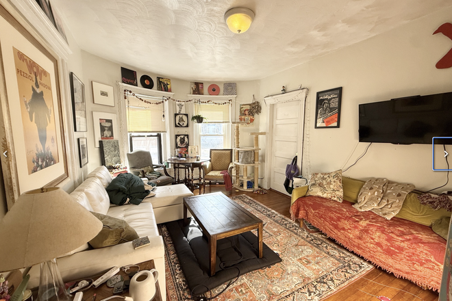 living room - *NO BROKERS FEE!* Spacious 3 Bed / 1 Bath near HBS! Apartments