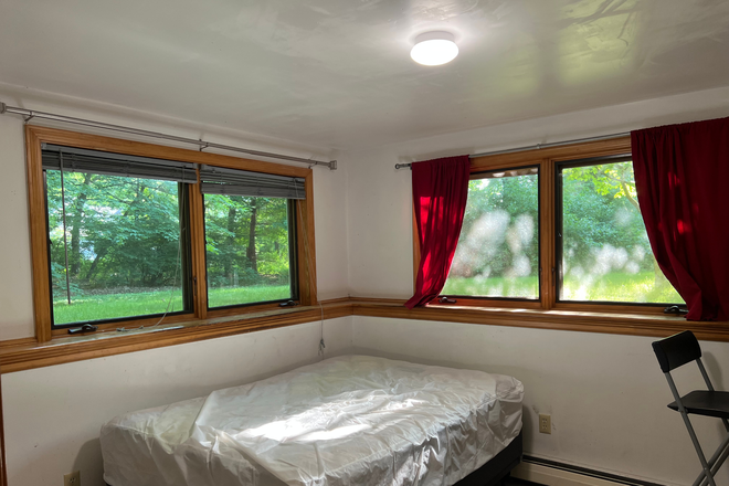 Private Bedroom pic 2 - Private Bedroom for Rent in Shared House with Male Graduate Students near UMass