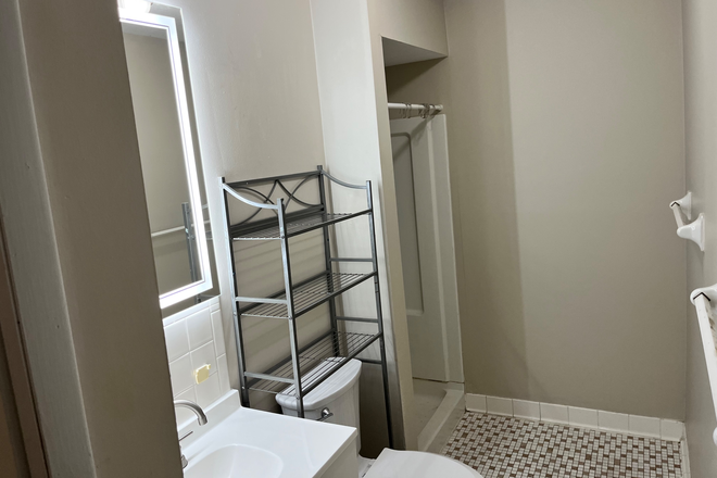 Bathroom - BAR-ROW-HEAD House