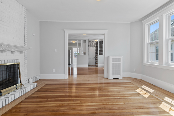 . - **NO BROKERS FEE!!** Renovated 7 Bed/2 Bath near campus available 6/1/27!! Apartments