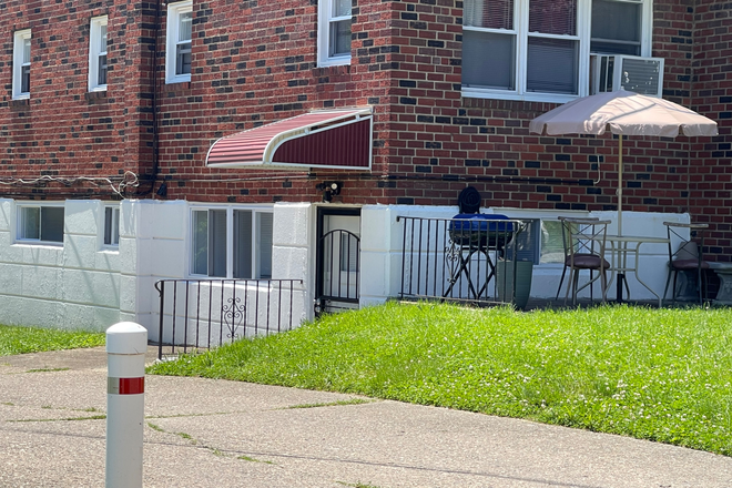 side/front view quite street with on and off street parking - Large Spacious Private 1 Bedroom apartment