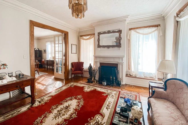 Living Room - Large home with private rooms, 10 minutes from campus and walkable distance to downtown.