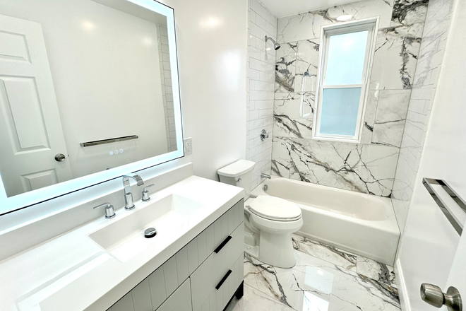 x - 3 Bed / 2 Bath with 2 Parking Spots | In-Unit Laundry | 9/1 Apartments