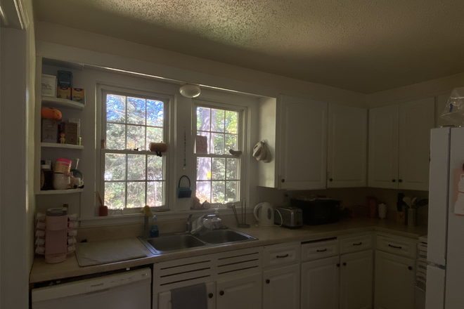 Kitchen (1st floor) - 1020 Federal Street Unit A House