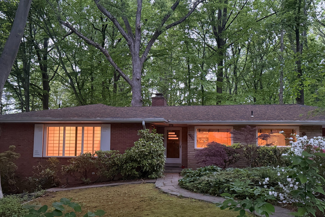street view evening - Live in Nature, short bike ride to campus; next to trails, Potomac River and GW forest House