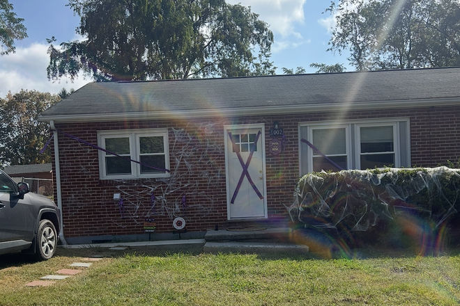Exterior - 1 Room Duplex for Summer and Fall 2026 (Mid May to December 31)