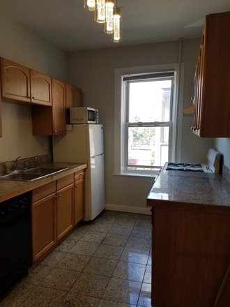- - BEAUTIFUL 3BD 1BA | NEAR B.U. | HEAT & HOT WATER | NO BROKER'S FEE