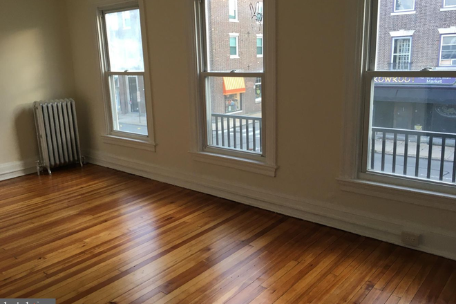 Bedroom 1 - Private Room in 3BR Apartment - Great Bryn Mawr Location