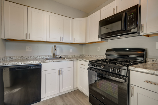 kitchen - Renovated 2 Bedroom 1 Bathroom In Quiet Glen Oaks Northeast Baltimore