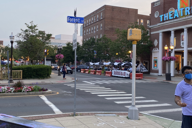 Summer short rent ! Best location at Centre of Stanford DowntownNew Decorated 2B1B Apartment . 7 minutes walk to UCONN Stanford and 10 min - Downtown best Location, close to all *one  Bedroom of 2B1B* for female student Apartments