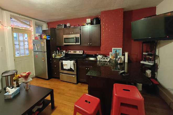 Main area - Super close to Haymarket & North Station for a super good price