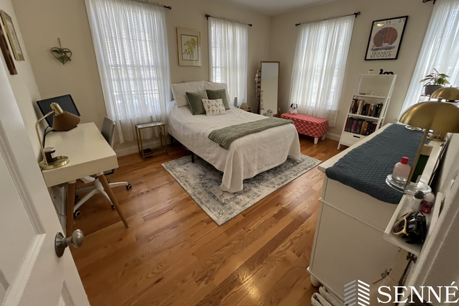 1 - 4 bed 2 bth close to Union Square