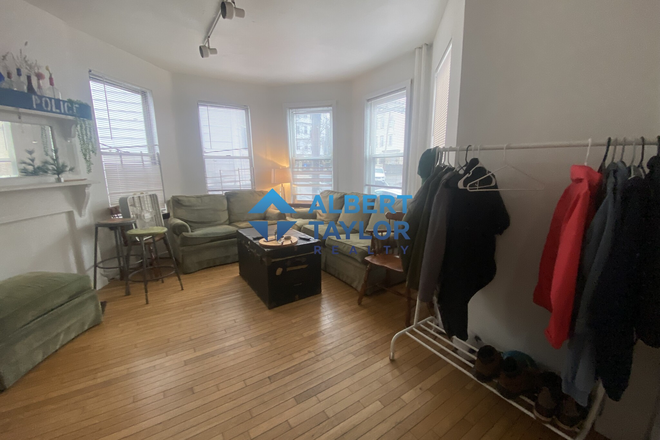 Living Room - 1st Floor 4 Bed 1 Bath Near Green Line!! Apartments