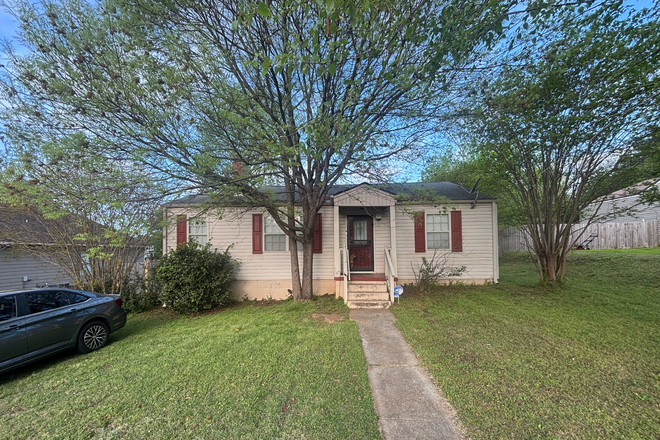 Front of the house - 2 Bed 1 Bath Rental house near campus.