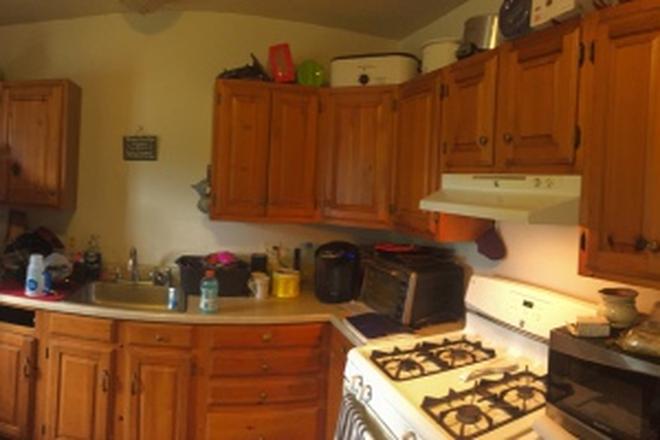 Living Area - 564 South Windsor Barn Apartments - Walking Distance to VLS and Alumni Owned