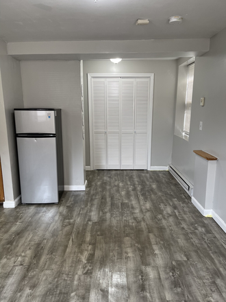 Call call or text Arezou at 617-584-7817 - Adorable studio unit in Brownstone near BU Campus!! NO BROKER FEE!!!