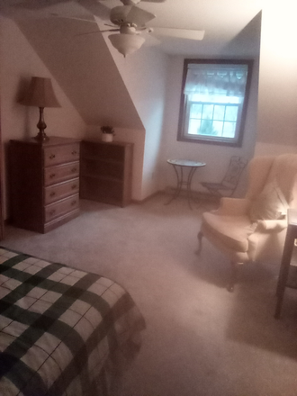 Oversized bedroom - Quiet condo
