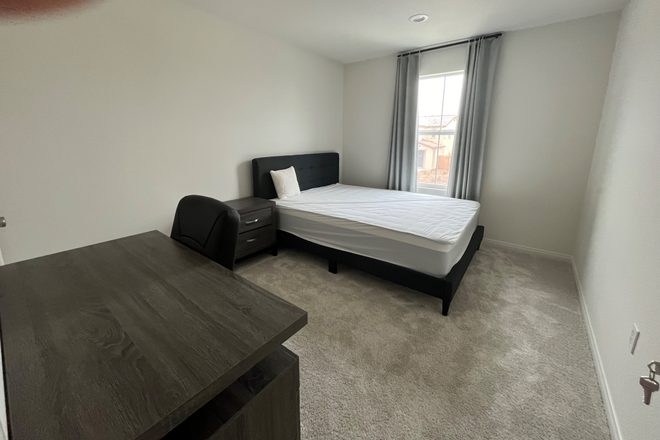 Bedroom - Room for rent Pleasant View Apartments, close to campus