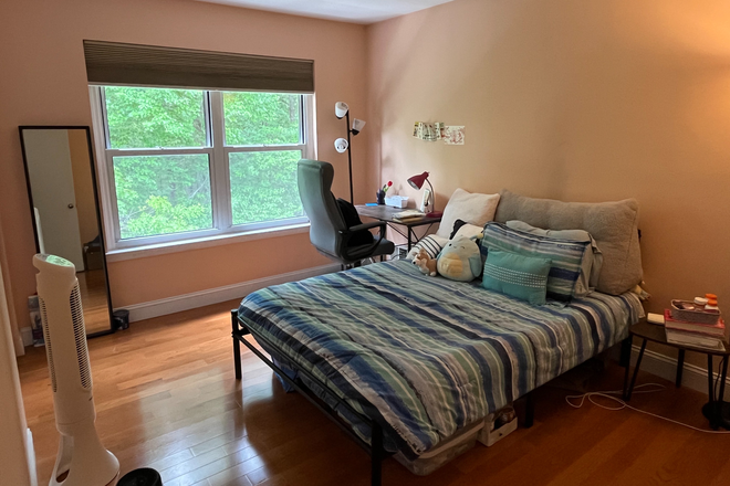 Bedroom 2 - Furnished room for female PU affliate-Hyde Ct-Lawrenceville House