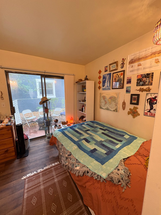 Bedroom - Apartment building close to Pearl/29th st