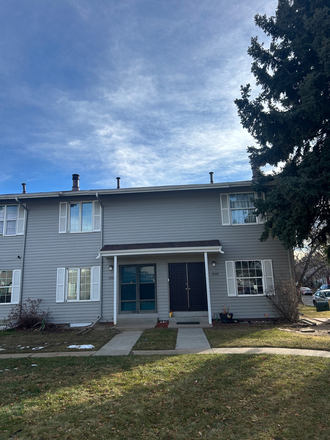 Outside front - Room for Rent in Townhome – Private Basement Suite w/ Bathroom | Aurora, CO