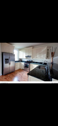 Kitchen - POC townhouse close to campus