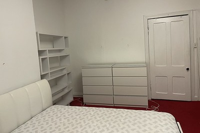 Bedroom5 - Large 7 bedroom home on the edge of PENN campus!