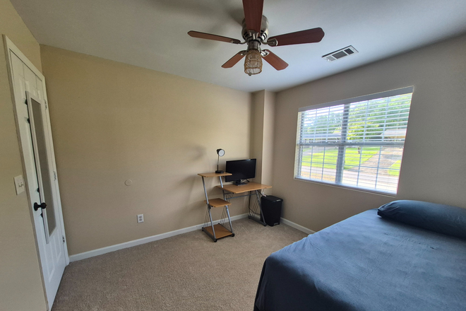 Bedroom 1 alt – furnished with bed, desk & ceiling fan - Furnished Rooms in Quiet Owner-Occupied Home + Wi-Fi + Utilities Included