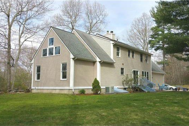 Outside - Walking distance to UConn, beautiful single house with 2 attached garages