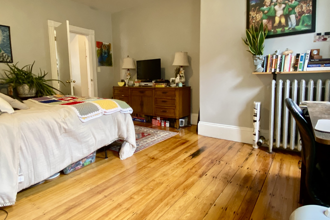 Bedroom #2 - Huge 3 Bed 1 Bath in Brighton!!