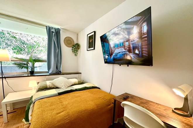 Room - Furnished Private Room near U of T Apartments