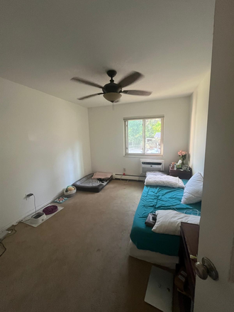 2nd Private room (no attached bathroom) - Single room with attached bath at 2B2B house