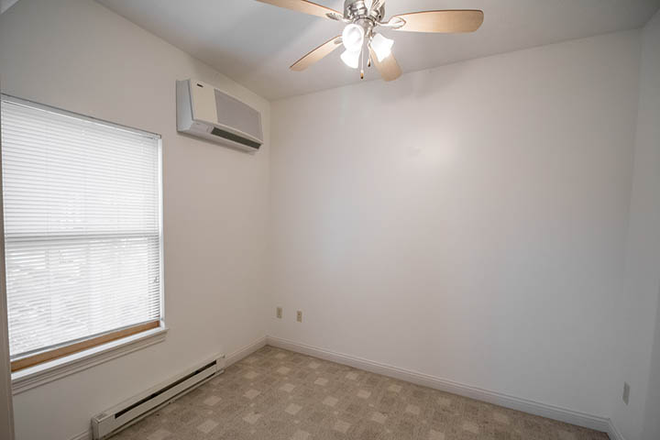 Bedroom - 128 Pierce St Apartments
