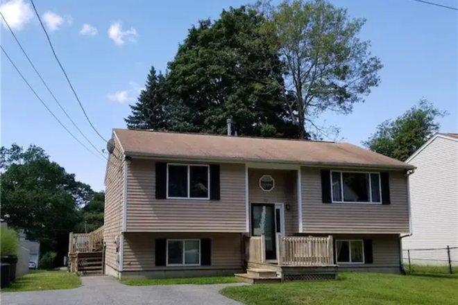 4 bedroom 2 bath close to URI - Meadowrue Trail Narragansett, RI 02874 House
