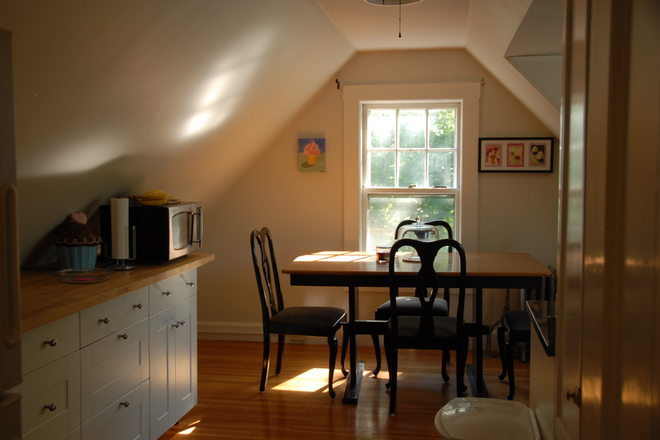 eat in kitchen - NO FEE $3,500/month includes utilities, Spacious 2BR + Office/Den & porch Townhouse-Style Apartment