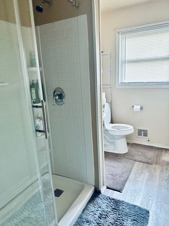 Upstairs Bathroom - UTILITIES INCLUDED, FULLY FURNISHED Room, Close to Campus and next to Lake Artemesia! House