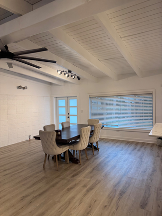 2 - Looking for other college students to live with in this House. Walk to School