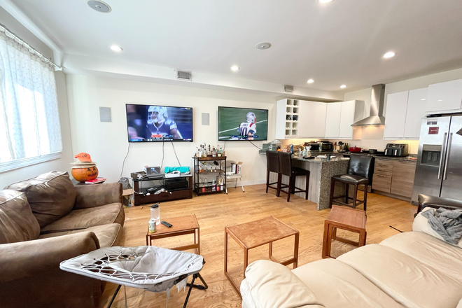 Living - 6 Bed 2.5 Bath No Brokers Fee House