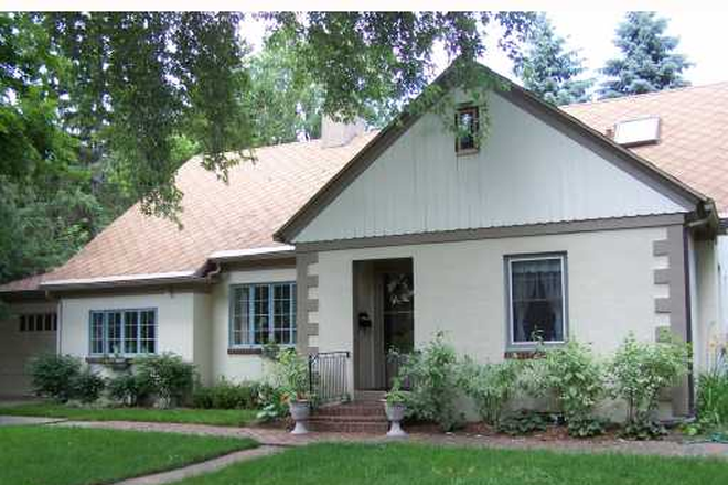 exterior is now bright blue! - Short-term single-family house  (Aug - Dec. '26 only)