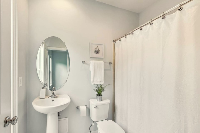 Private Ensuite Bathroom - Inside - Private Bedroom with Ensuite Bath | Flexible Lease | Near UMD/DC Townhome