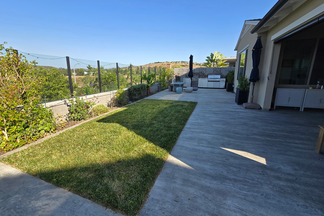 Back yard - Connected 2BR+private bath available in large University Hills home
