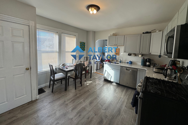 Kitchen - 4 Bed 2 Bath on Gordon Street!!