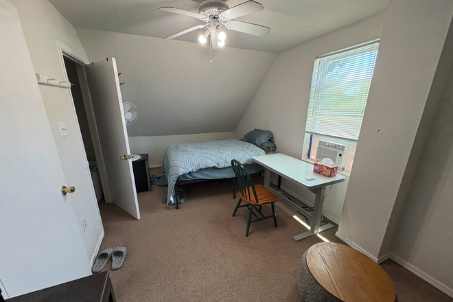 Bedroom - 1 Private Bedroom+Shared Bathroom close to campus (4711 Berwyn Road) House