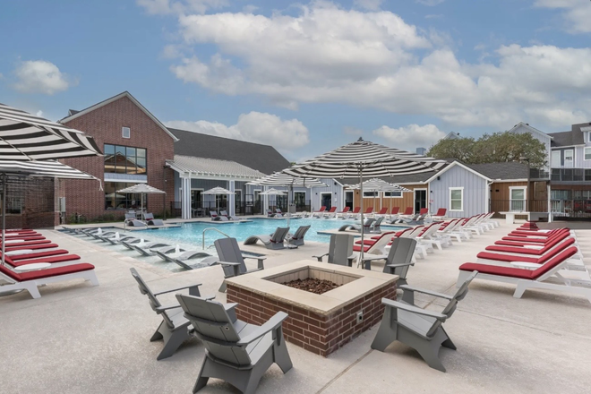 Resort pool - 🚨 IMMEDIATE RELET: THE LANDING A2 APARTMENT