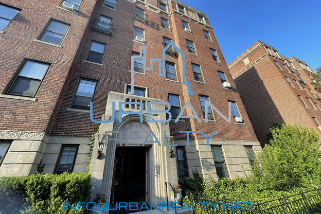 EXTERIOR - **MOVE IN SEPTEMBER 1/2025** LARGE  STUDIO  ON THE CORNER OF COMM AVE & SOUTH ST**