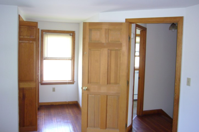 Large 2nd floor bedroom - Available July 1, 2026 Four Bedroom home in Hadley, 1.5 mi to UMASS 2 car garage, hardwood floors
